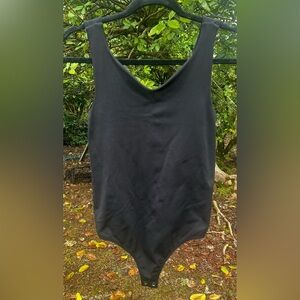 BY TOGETHER
DOUBLE LAYERED V-NECK BODYSUIT RUBY, MEDIUM/LARGE, BNWOT